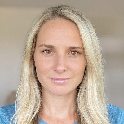 Coach Nikki Schlesser
